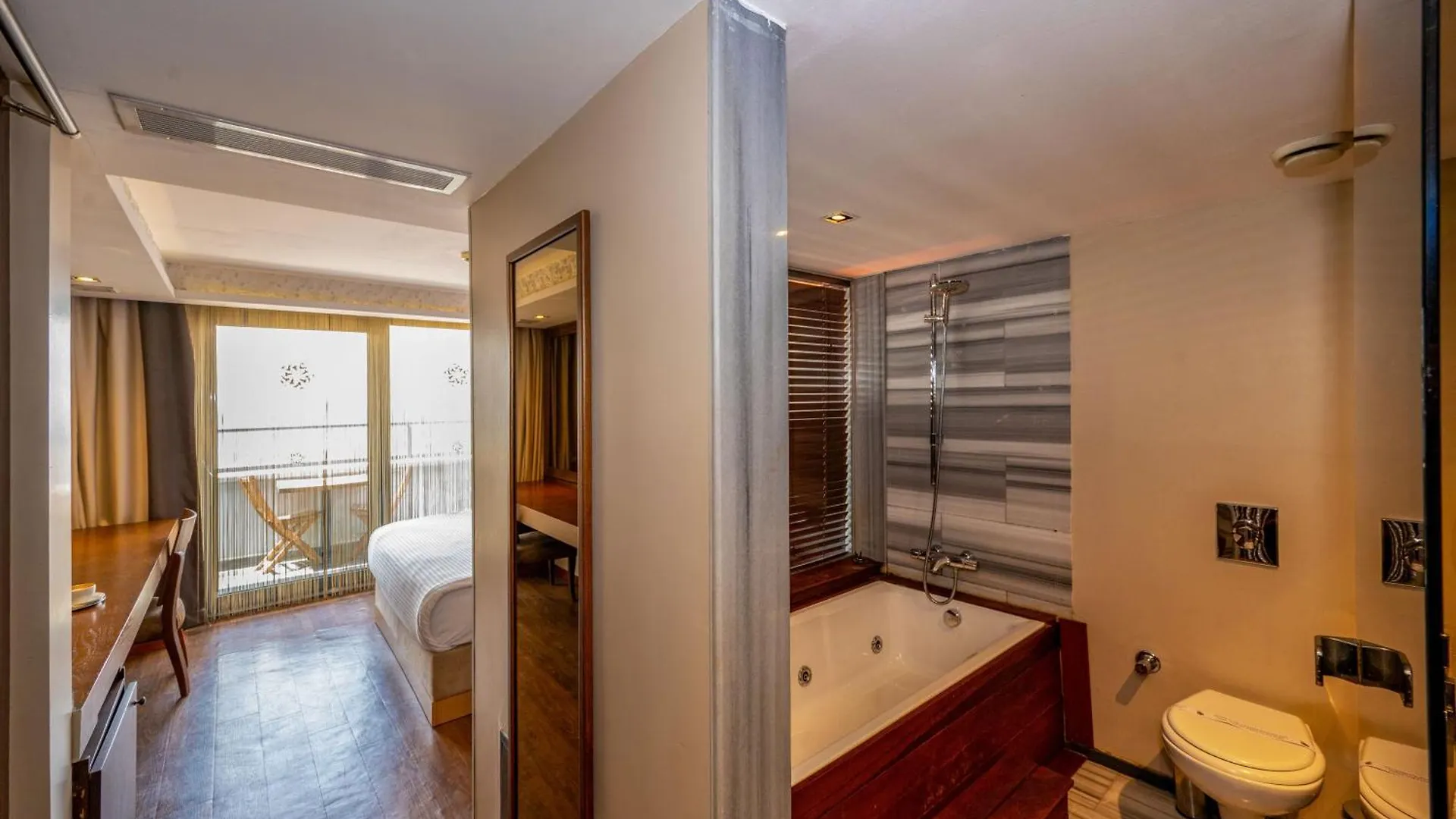 Pera Tulip Hotel & Spa Istanbul 4*,
