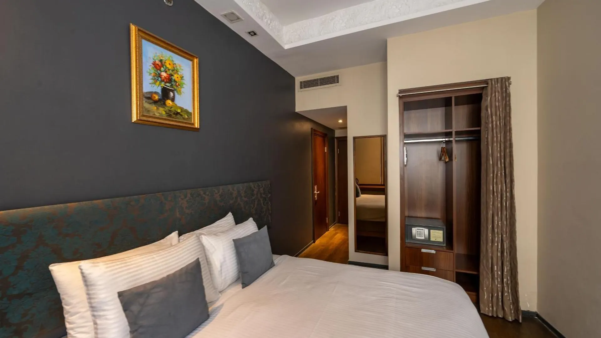Pera Tulip Hotel & Spa Istanbul 4*,