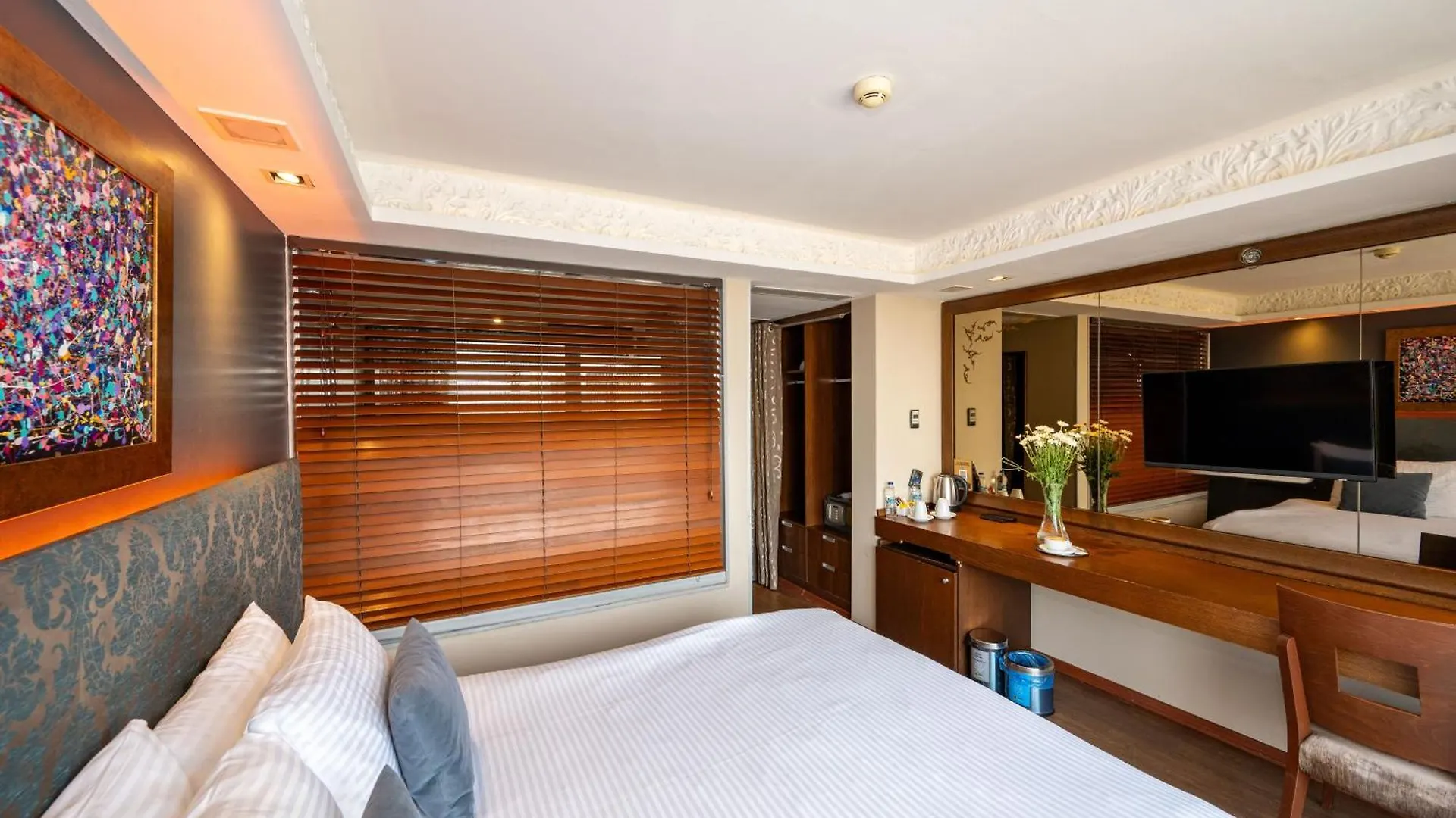 Pera Tulip Hotel & Spa Istanbul 4*,